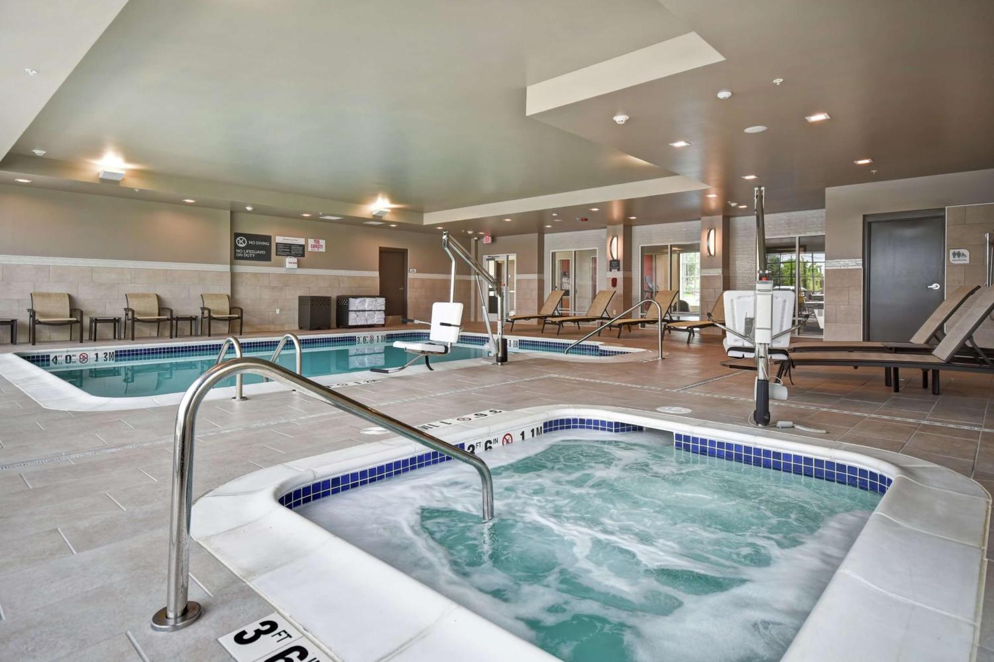 Hilton Garden Inn Lansing West Exterior foto